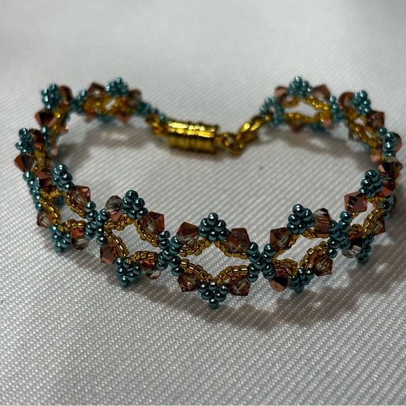 Artisan Handmade beautiful bicone and seed bead bracelet. - Picture 3 of 9